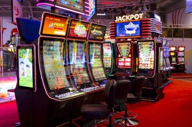 Push Gaming Sweet Bonanza and Gates of Olympus game screens showing cluster payouts, symbol cascades, and dynamic multipliers on sbobetwap
